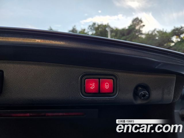 Mercedes-Benz E-Class 2018 — photo 19
