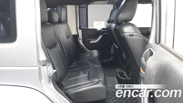 Jeep Wrangler 2015 — photo 12