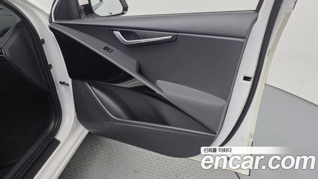 Kia Niro 2023 — photo 14