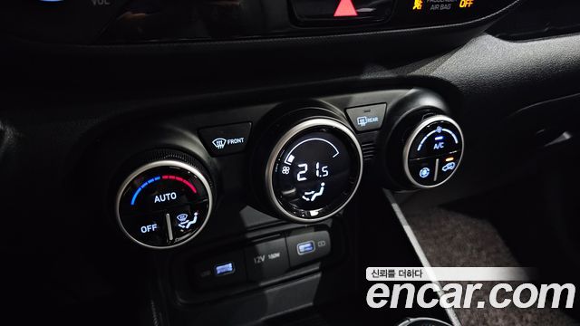 Hyundai Venue 2022 — photo 13