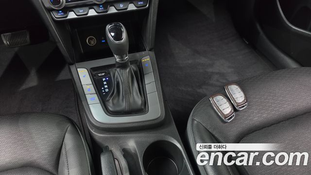 Hyundai AVANTE 2019 — photo 12