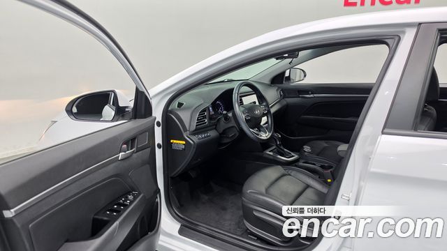 Hyundai AVANTE 2019 — photo 13
