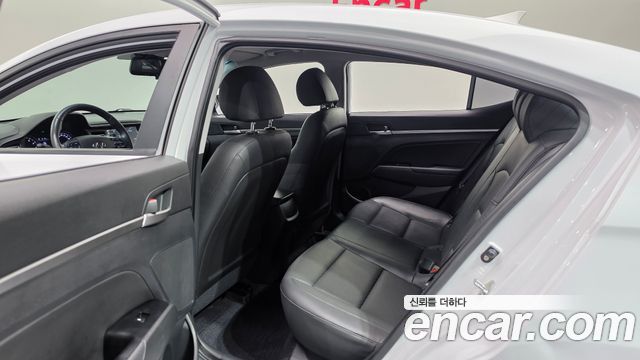 Hyundai AVANTE 2019 — photo 17