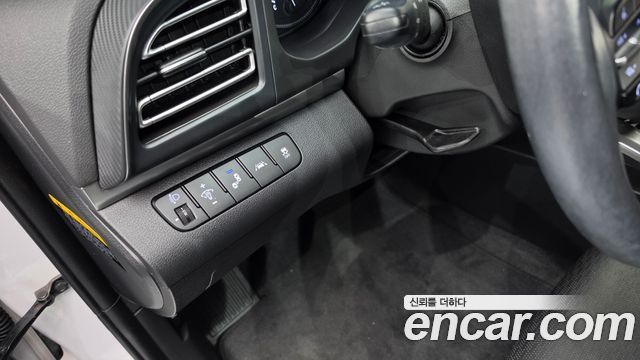 Hyundai AVANTE 2019 — photo 24
