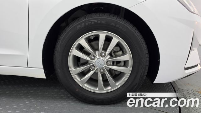 Hyundai AVANTE 2019 — photo 7