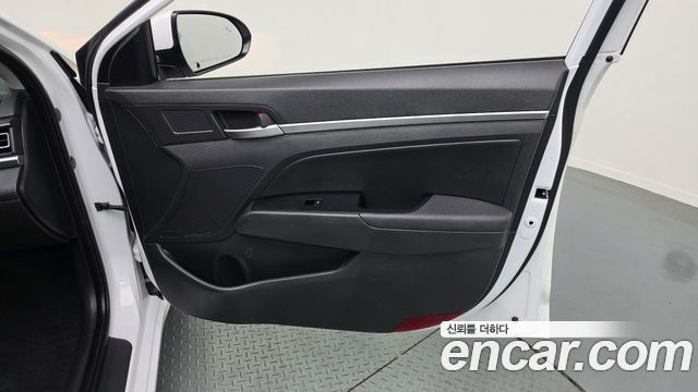 Hyundai AVANTE 2019 — photo 14