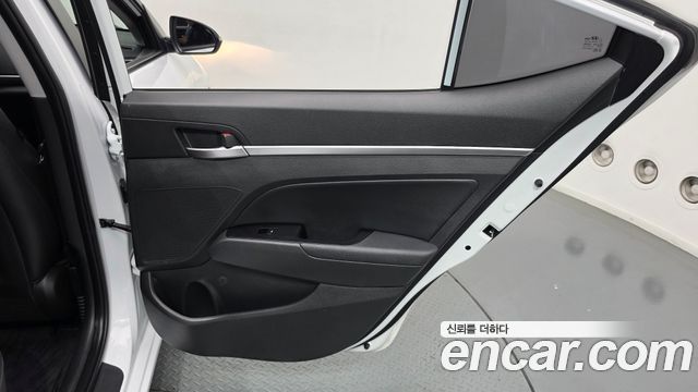 Hyundai AVANTE 2019 — photo 15