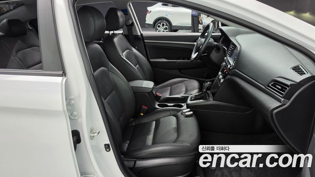 Hyundai AVANTE 2019 — photo 16