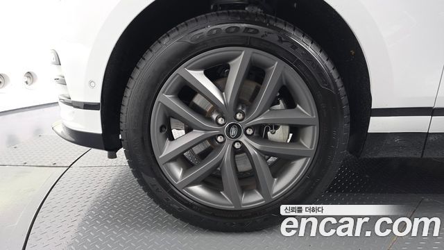 Land Rover Range Rover Velar 2026 — photo 5