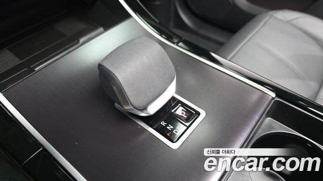 Land Rover Range Rover Velar 2026 — photo 9