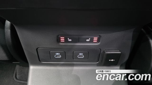 Land Rover Range Rover Velar 2026 — photo 19