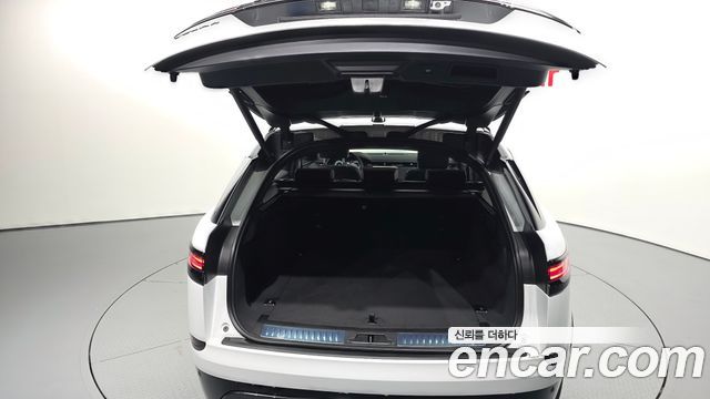 Land Rover Range Rover Velar 2026 — photo 20