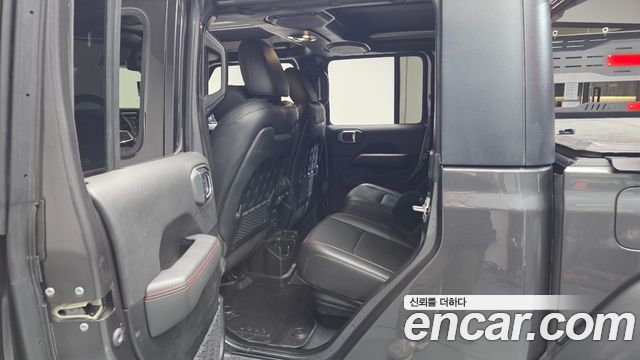 Jeep Gladiator 2023 — photo 17