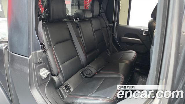 Jeep Gladiator 2023 — photo 18