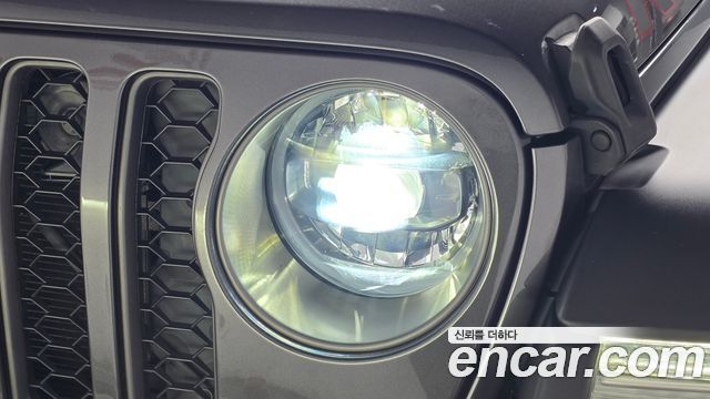 Jeep Gladiator 2023 — photo 8