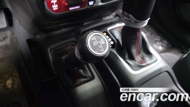 Jeep Gladiator 2023 — photo 28