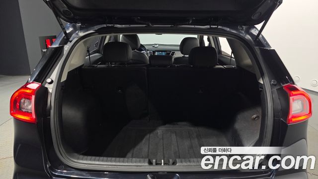 Kia Niro 2017 — photo 23