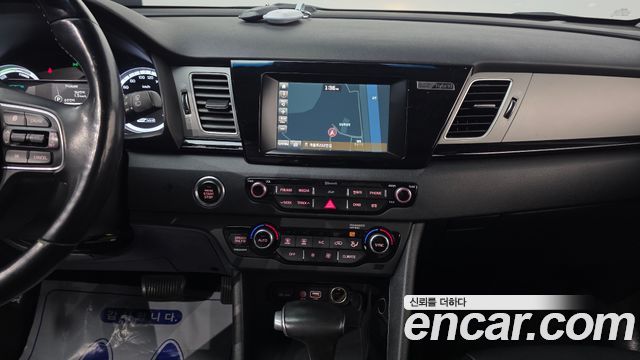 Kia Niro 2017 — photo 24