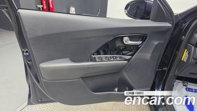 Kia Niro 2017 — photo 14