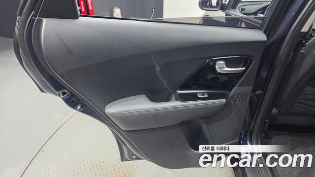 Kia Niro 2017 — photo 15