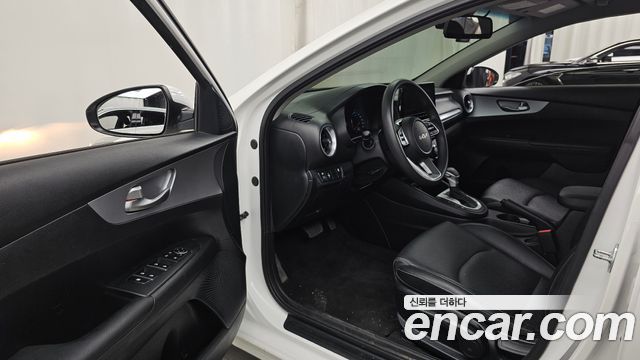 Kia K3 2022 — photo 13