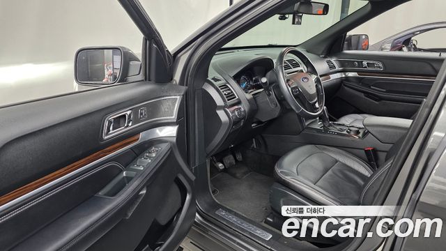 Ford Explorer 2018 — photo 13