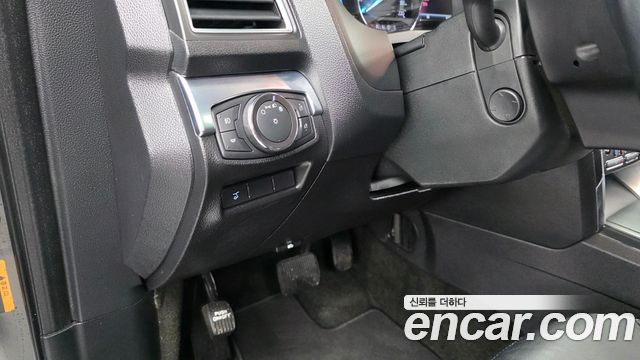 Ford Explorer 2018 — photo 24