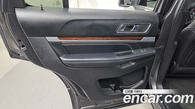 Ford Explorer 2018 — photo 15