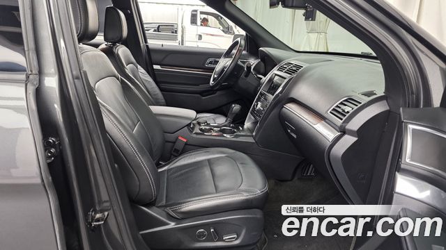 Ford Explorer 2018 — photo 16