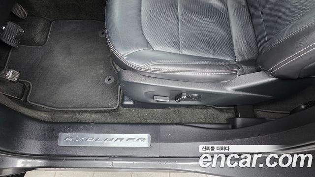 Ford Explorer 2018 — photo 31