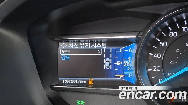 Ford Explorer 2018 — photo 32