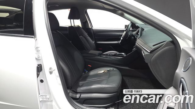 Hyundai Sonata 2023 — photo 17