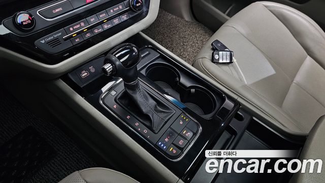 Kia Canival 2016 — photo 9
