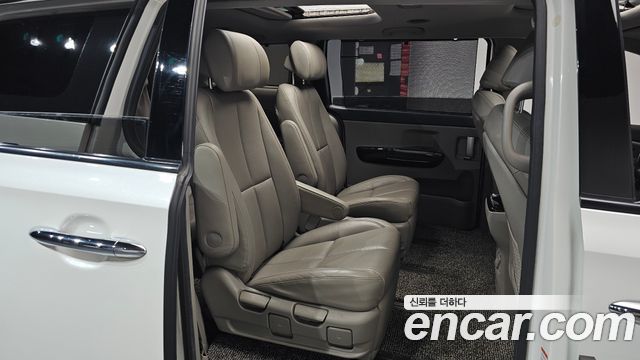 Kia Canival 2016 — photo 11