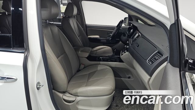 Kia Canival 2016 — photo 12