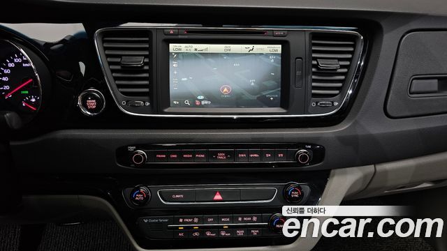 Kia Canival 2016 — photo 14