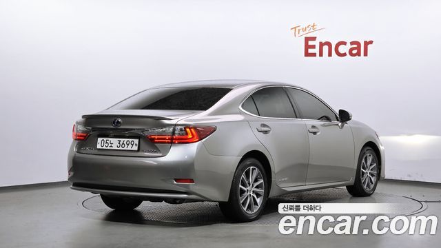Lexus ES 2017 — photo 2