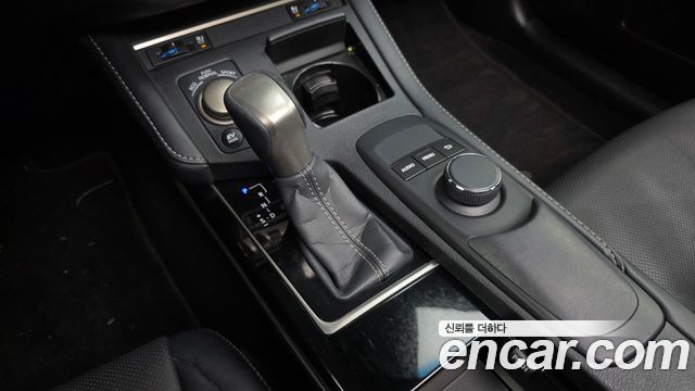 Lexus ES 2017 — photo 9