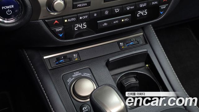 Lexus ES 2017 — photo 18