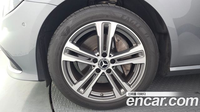 Mercedes-Benz E-Class 2022 — photo 5