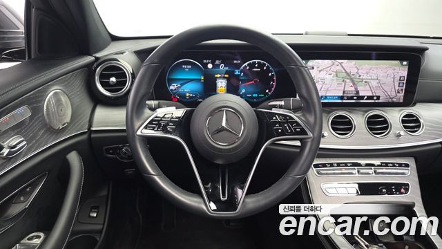 Mercedes-Benz E-Class 2022 — photo 13