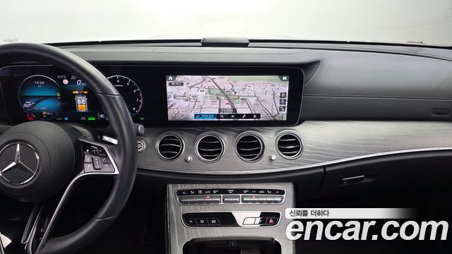 Mercedes-Benz E-Class 2022 — photo 14