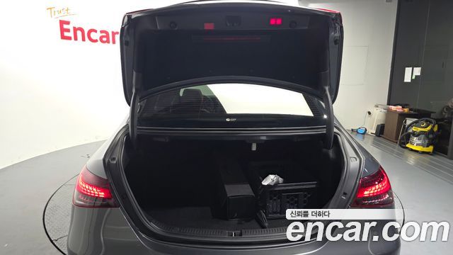 Mercedes-Benz E-Class 2022 — photo 20