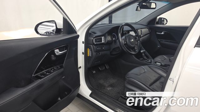 Kia Niro 2017 — photo 10