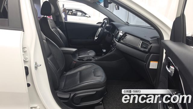Kia Niro 2017 — photo 11