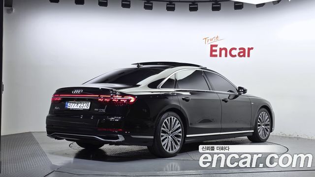 Audi A8 2022 — photo 2
