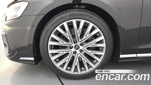 Audi A8 2022 — photo 5