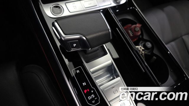 Audi A8 2022 — photo 12