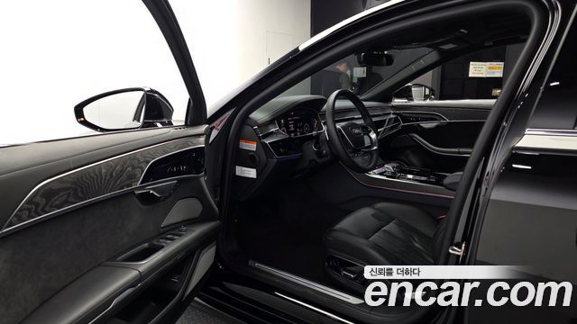 Audi A8 2022 — photo 13