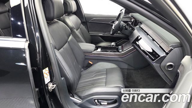 Audi A8 2022 — photo 17
